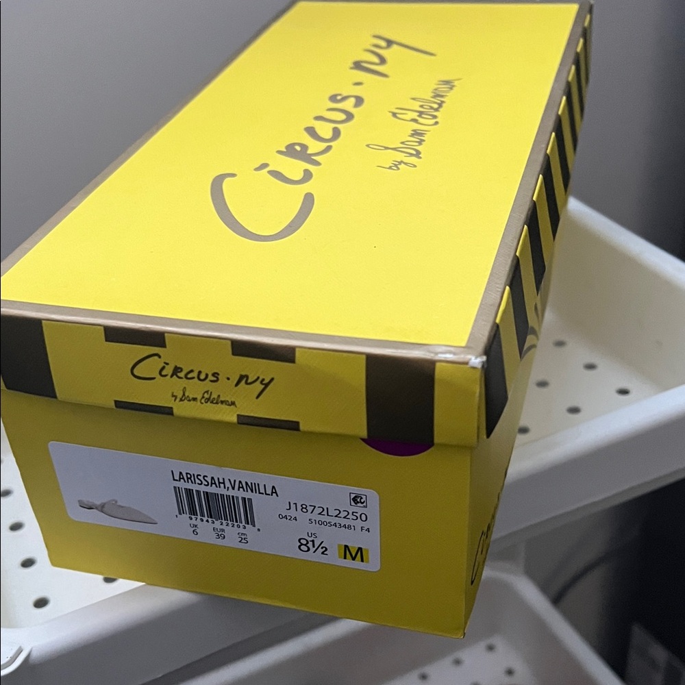 Circus by Sam Edelman Bright Yellow Shoe Box